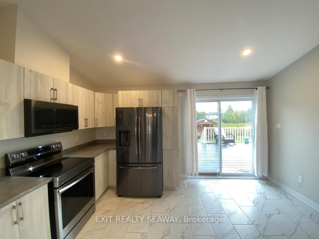 Photo 5 of 2333 Watson Crescent, Cornwall — HOMEH