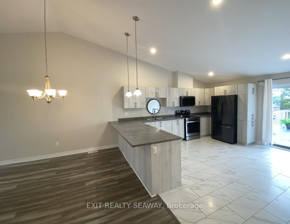 Photo 6 of 2333 Watson Crescent, Cornwall — HOMEH