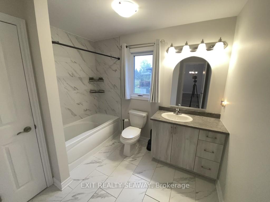 Photo 11 of 2333 Watson Crescent, Cornwall — HOMEH