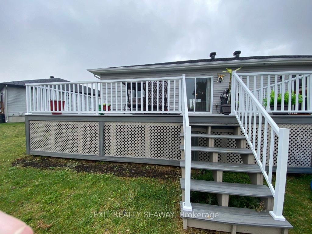 Photo 19 of 2333 Watson Crescent, Cornwall — HOMEH