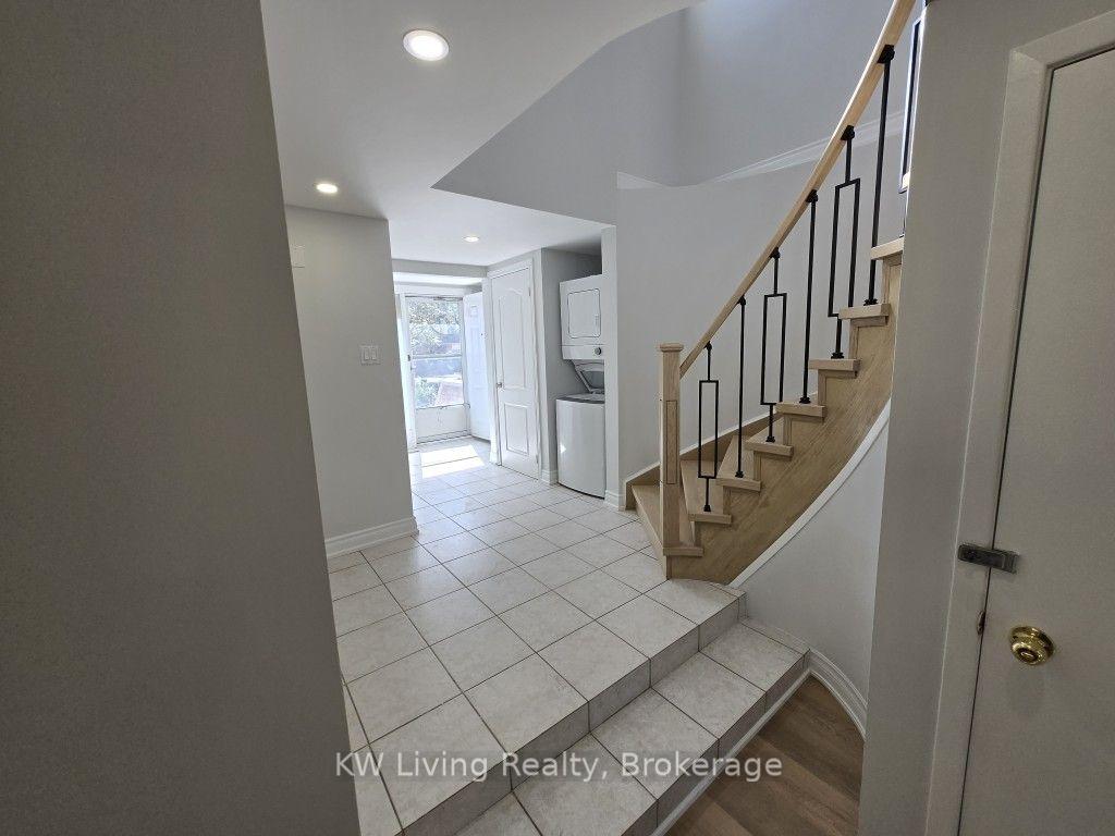 Photo 2 of Unit Main, 58 Roughfield Crescent, Scarborough, Agincourt North — HOMEH