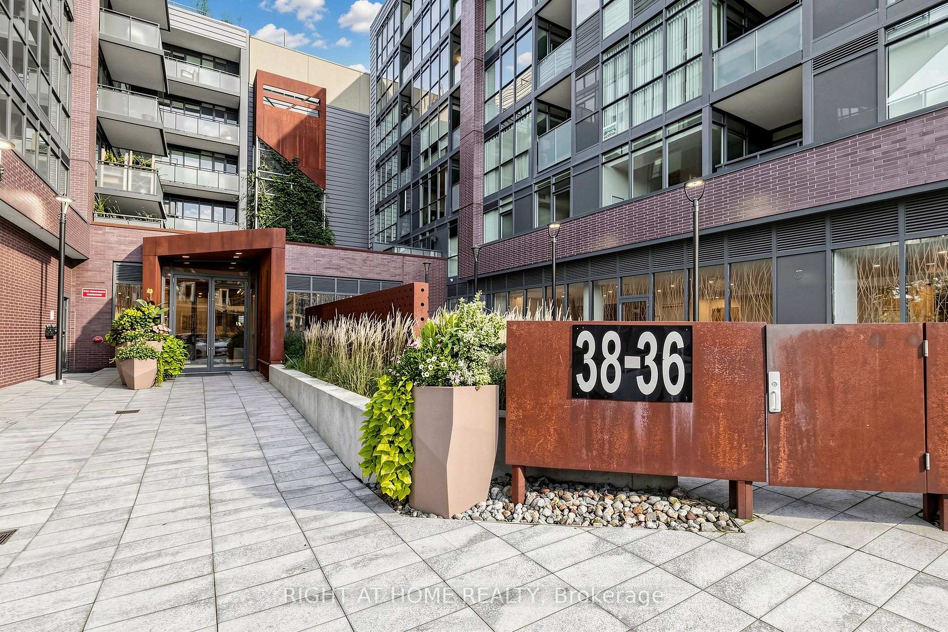 Photo 9 of Unit 307, 36 Howard Park Avenue, Toronto, Roncesvalles — HOMEH