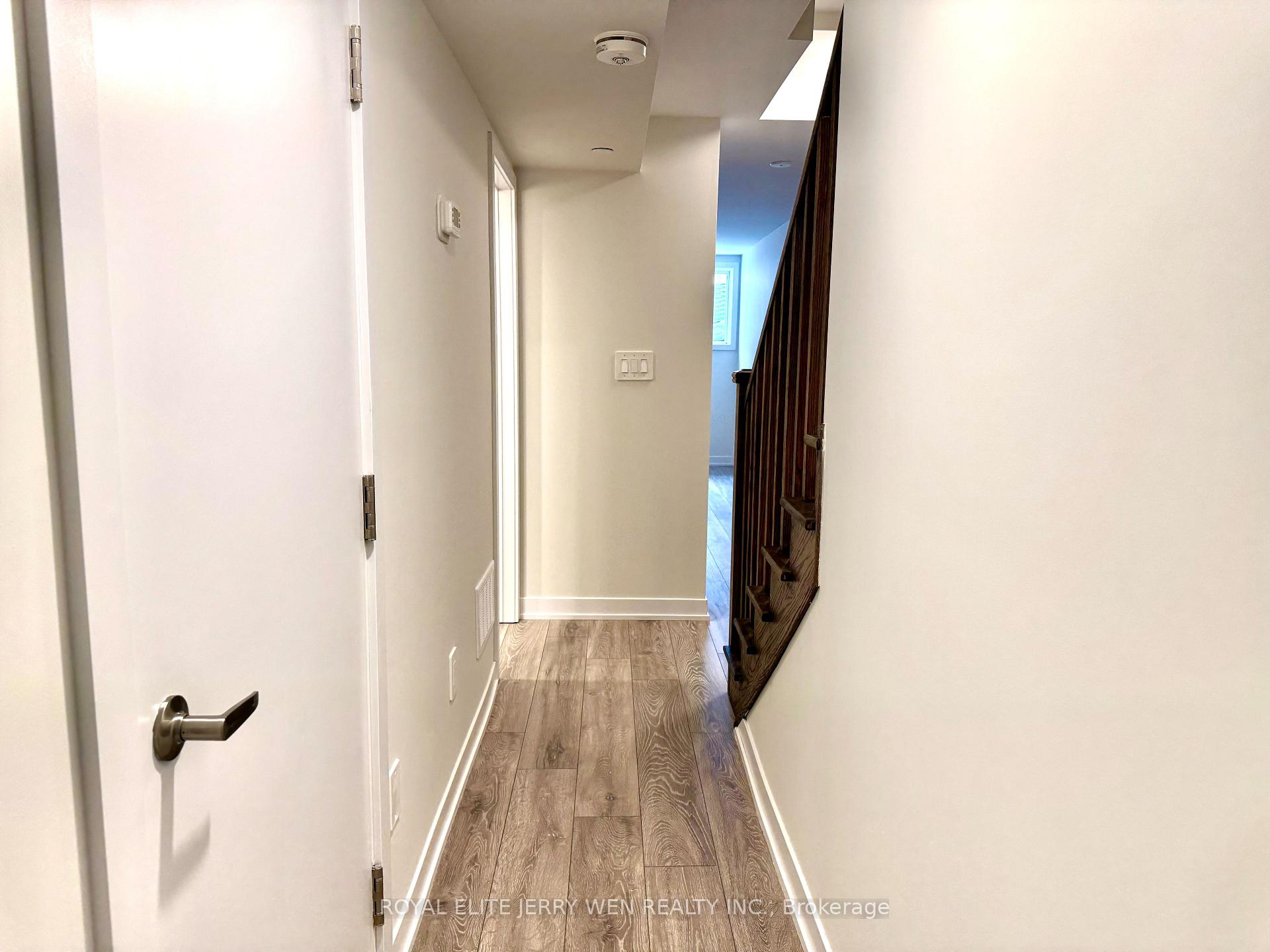 Photo 5 of Unit Basement, 2 Green Gardens Boulevard, Toronto, Englemount-Lawrence — HOMEH