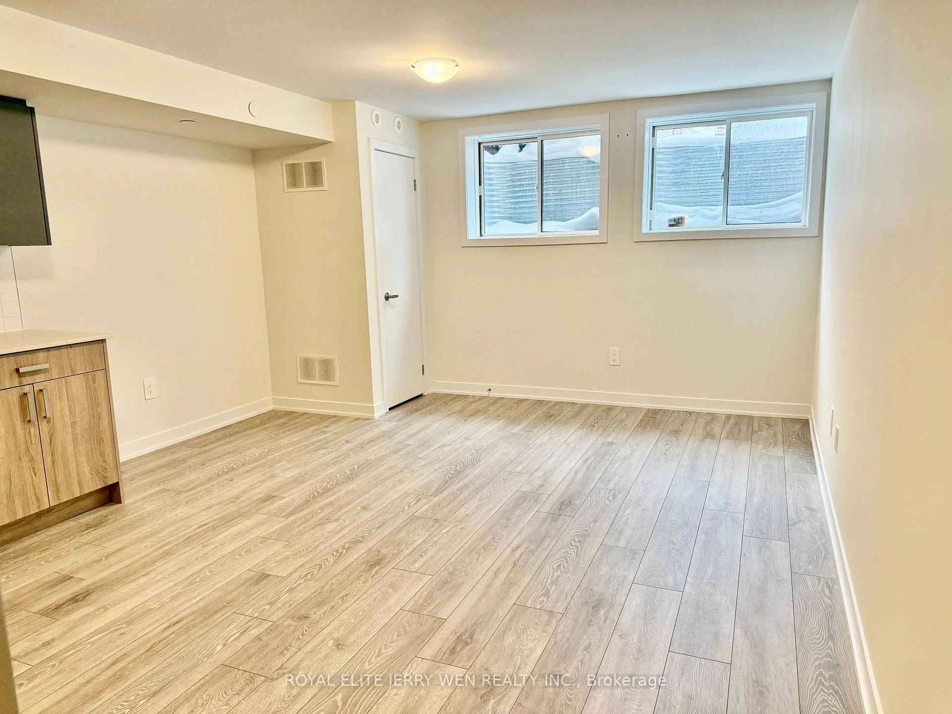 Photo 9 of Unit Basement, 2 Green Gardens Boulevard, Toronto, Englemount-Lawrence — HOMEH