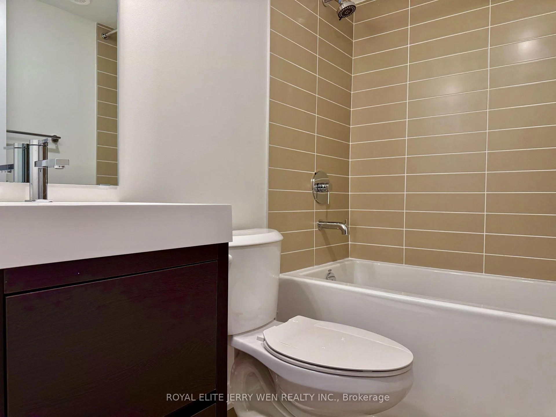 Photo 11 of Unit Basement, 2 Green Gardens Boulevard, Toronto, Englemount-Lawrence — HOMEH