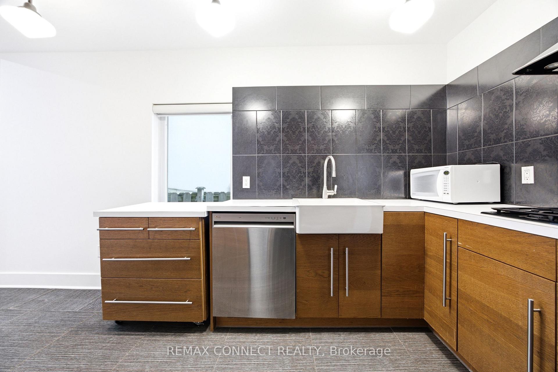 Photo 16 of Unit Main, 37 Noble Street, Toronto, Roncesvalles — HOMEH
