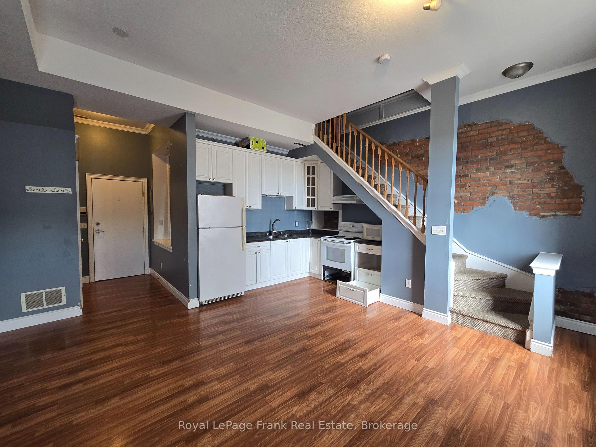 Photo 2 of Unit 207, 54 King Street E, Clarington, Bowmanville — HOMEH