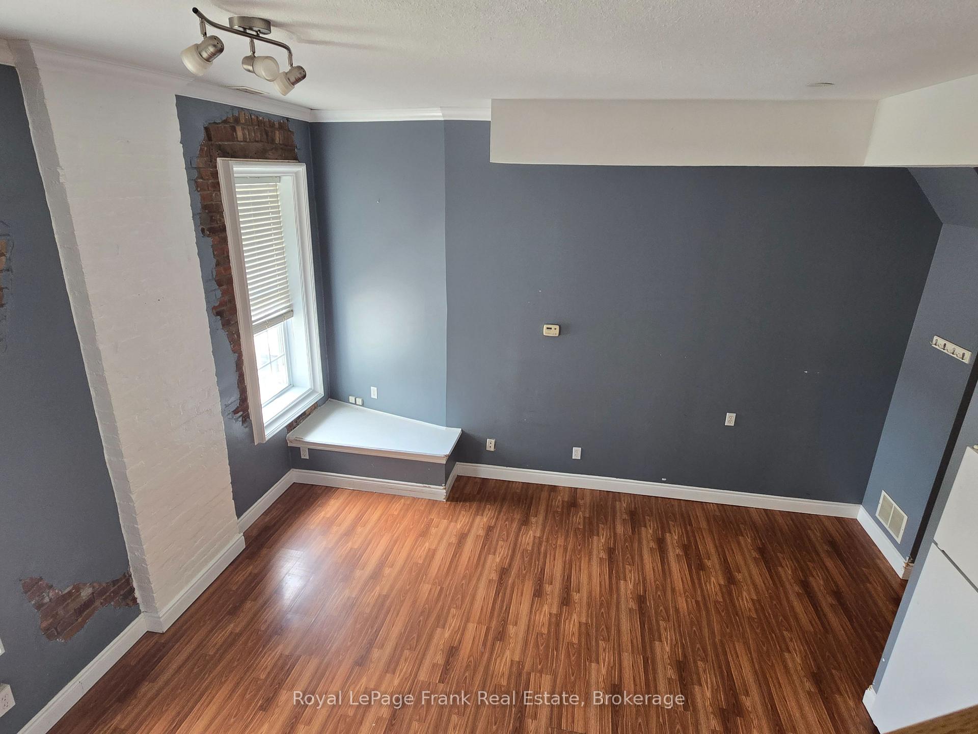 Photo 3 of Unit 207, 54 King Street E, Clarington, Bowmanville — HOMEH