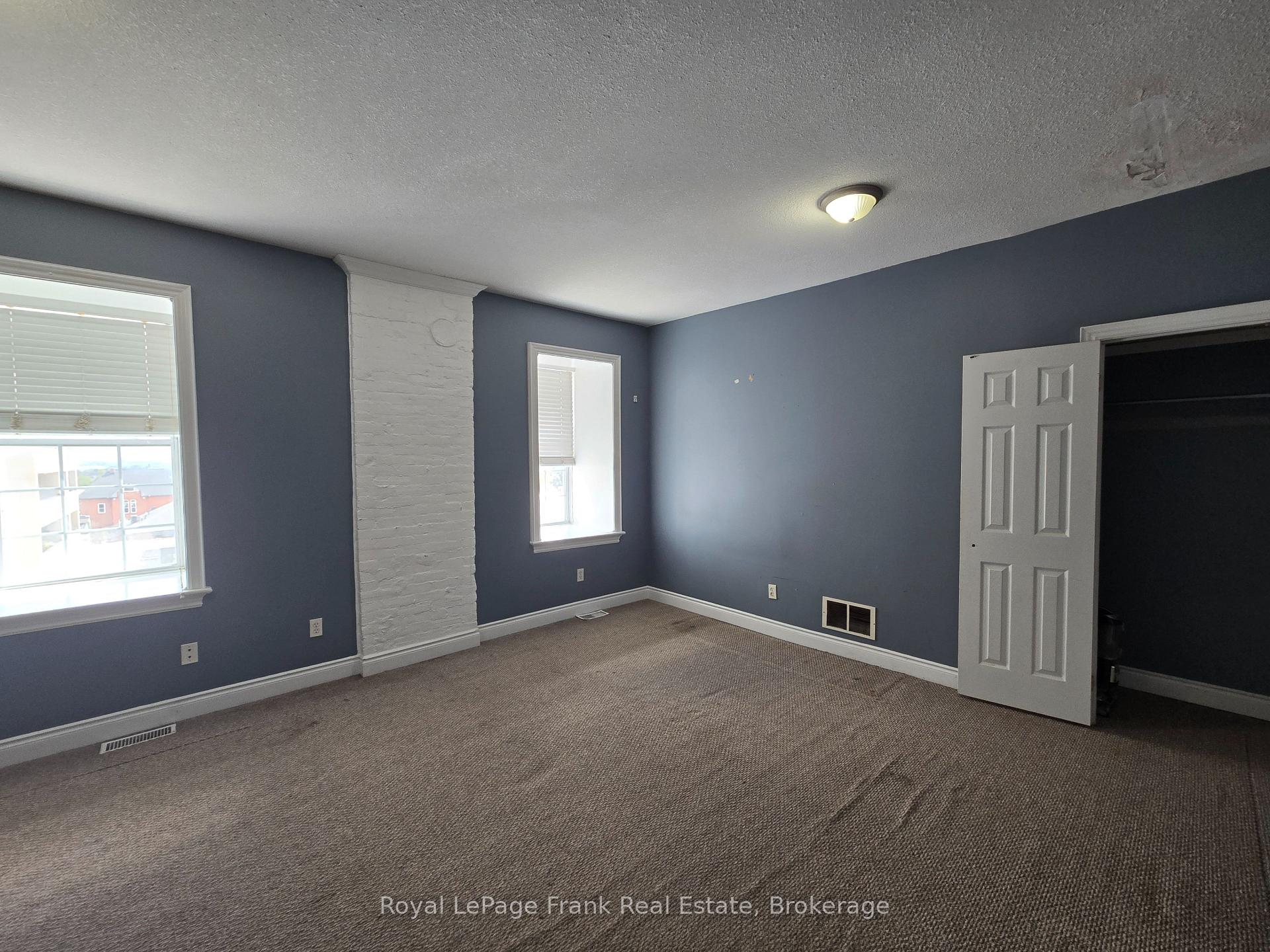 Photo 5 of Unit 207, 54 King Street E, Clarington, Bowmanville — HOMEH