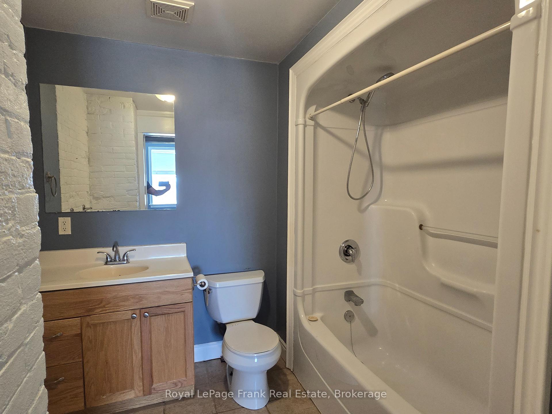 Photo 6 of Unit 207, 54 King Street E, Clarington, Bowmanville — HOMEH