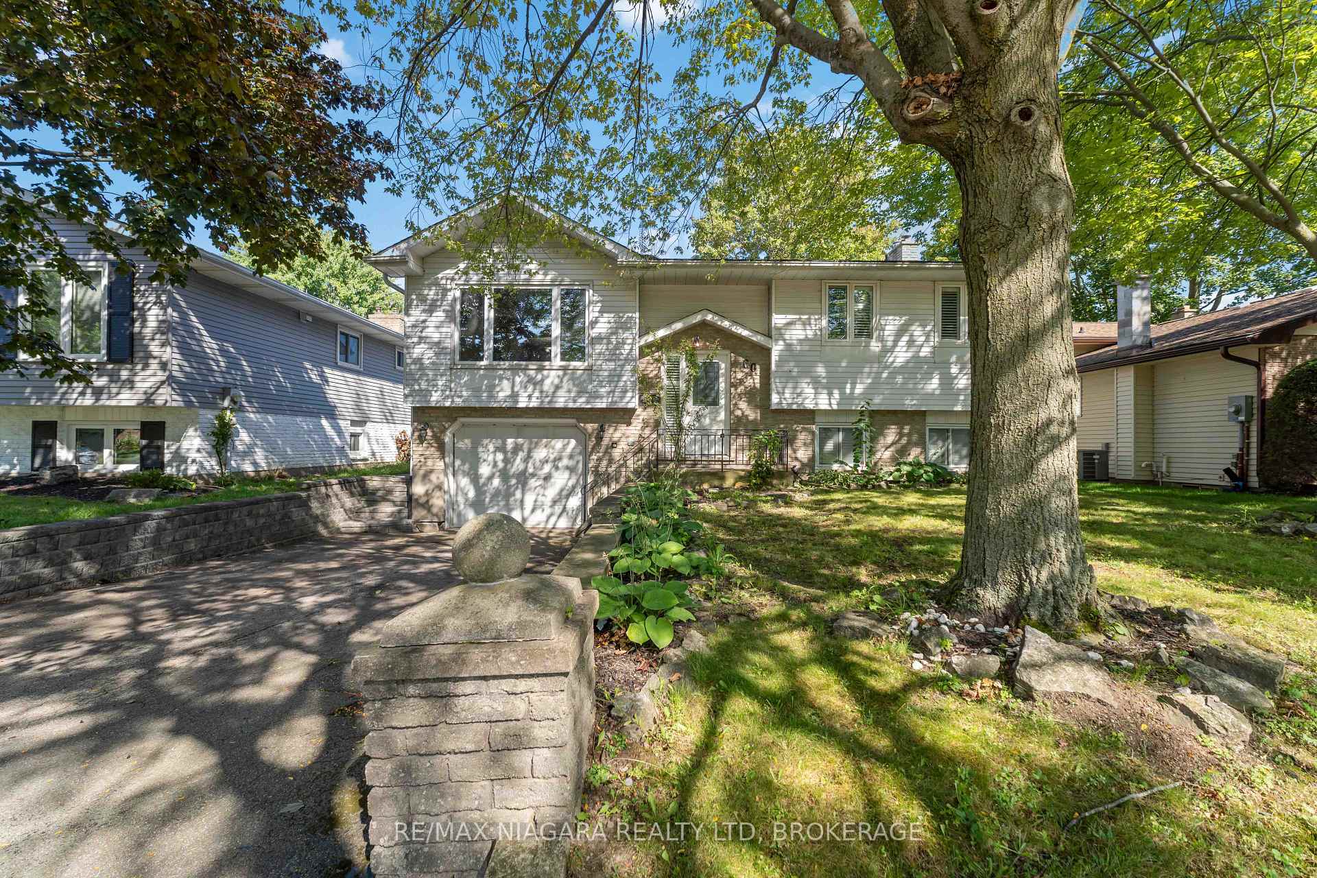 Photo 1 of 60 Brant Avenue, Welland, N. Welland — HOMEH