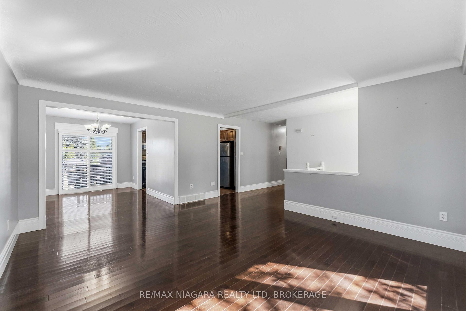 Photo 3 of 60 Brant Avenue, Welland, N. Welland — HOMEH