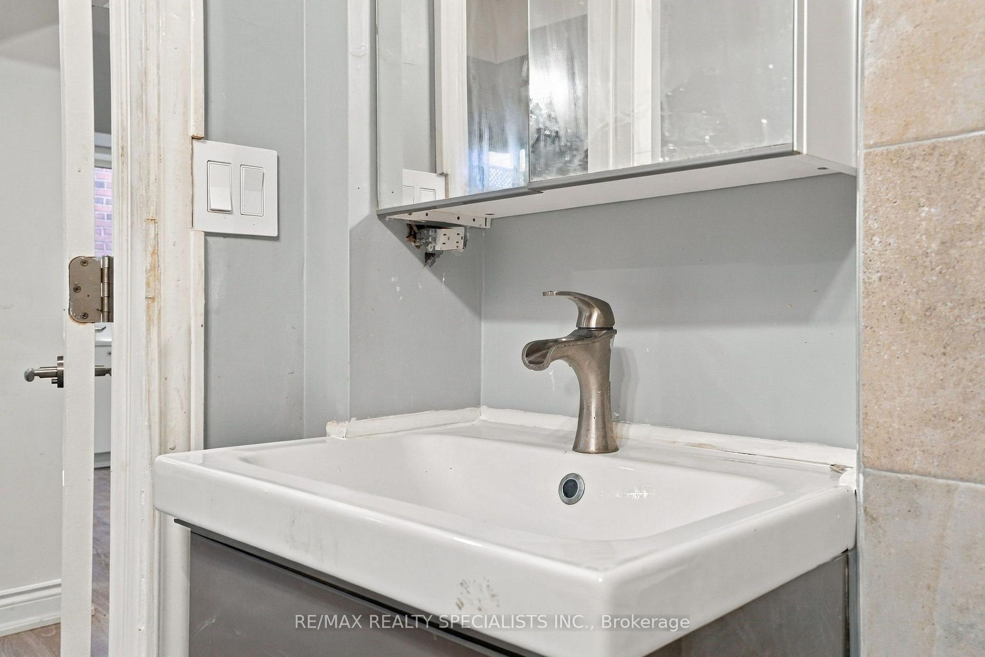 Photo 15 of Unit bsmt, 1011 Mccuaig Drive, Milton, Clarke — HOMEH