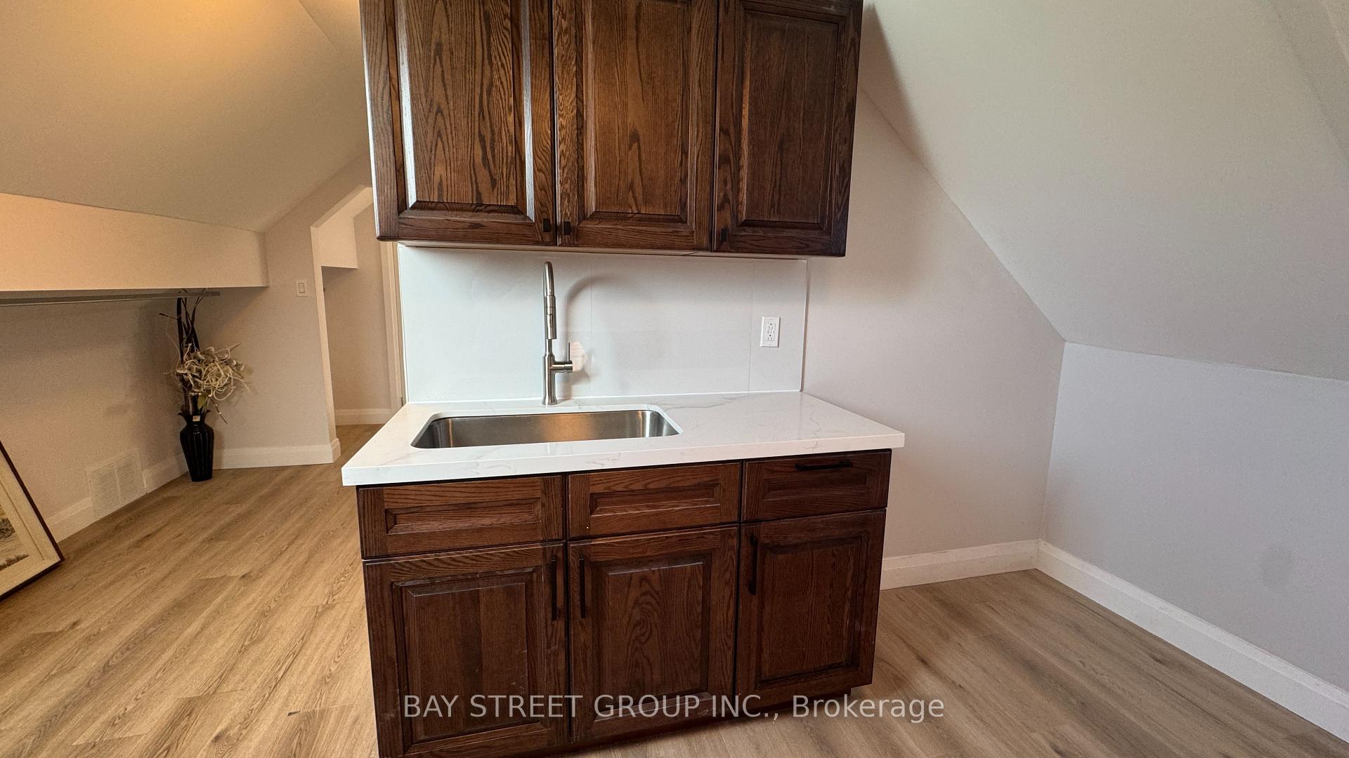 Photo 6 of Unit Unit 2, 5737 Stanley Avenue, Niagara Falls, Hospital — HOMEH