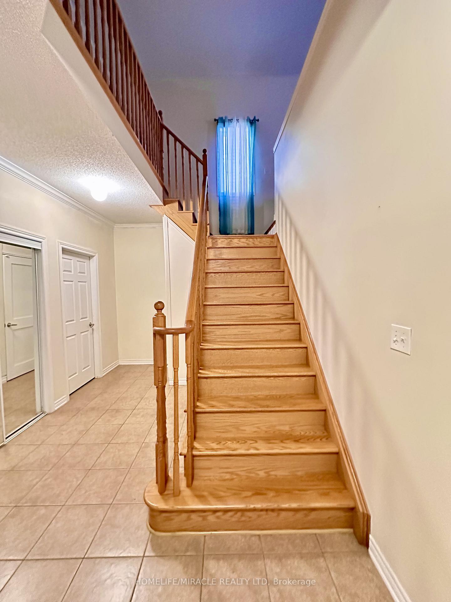 Photo 3 of Unit Main, 56 Baycliffe Drive, Whitby, Williamsburg — HOMEH