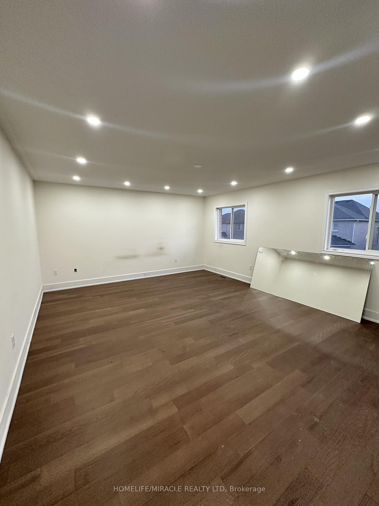 Photo 17 of Unit Main, 56 Baycliffe Drive, Whitby, Williamsburg — HOMEH