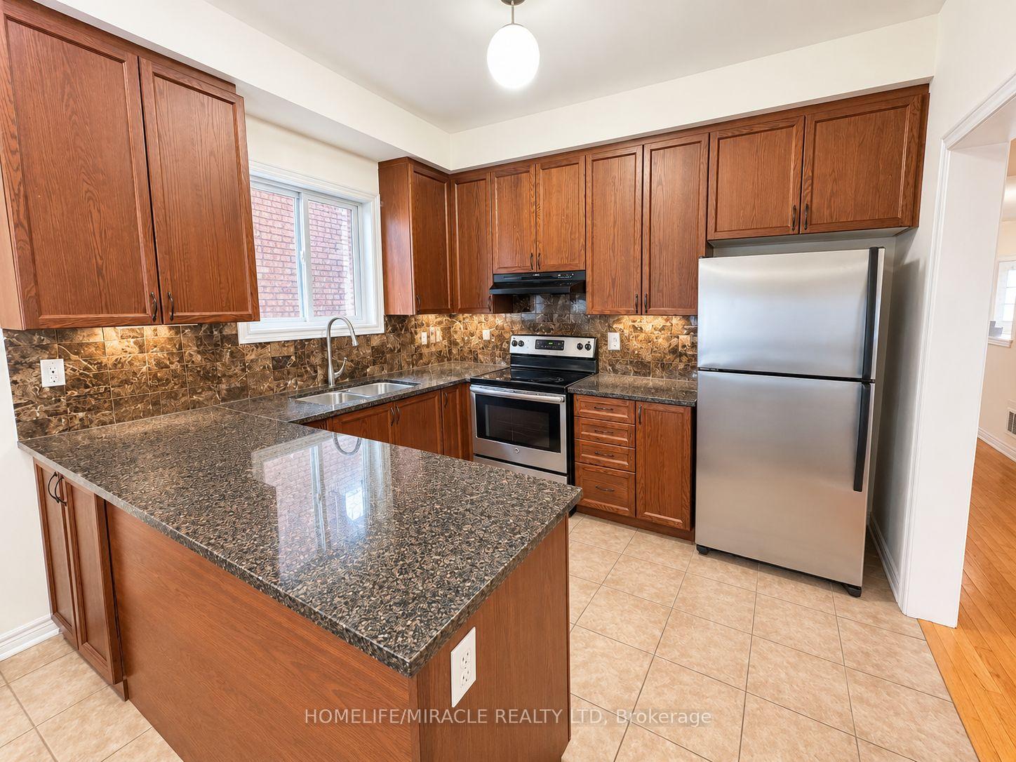 Photo 4 of Unit Main, 56 Baycliffe Drive, Whitby, Williamsburg — HOMEH