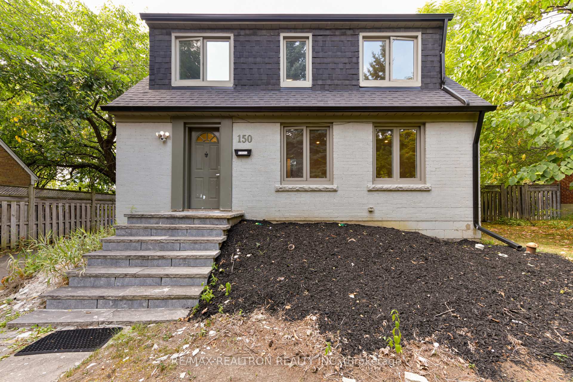 Photo 3 of 150 Upper Canada Drive, North York, St. Andrew-Windfields — HOMEH