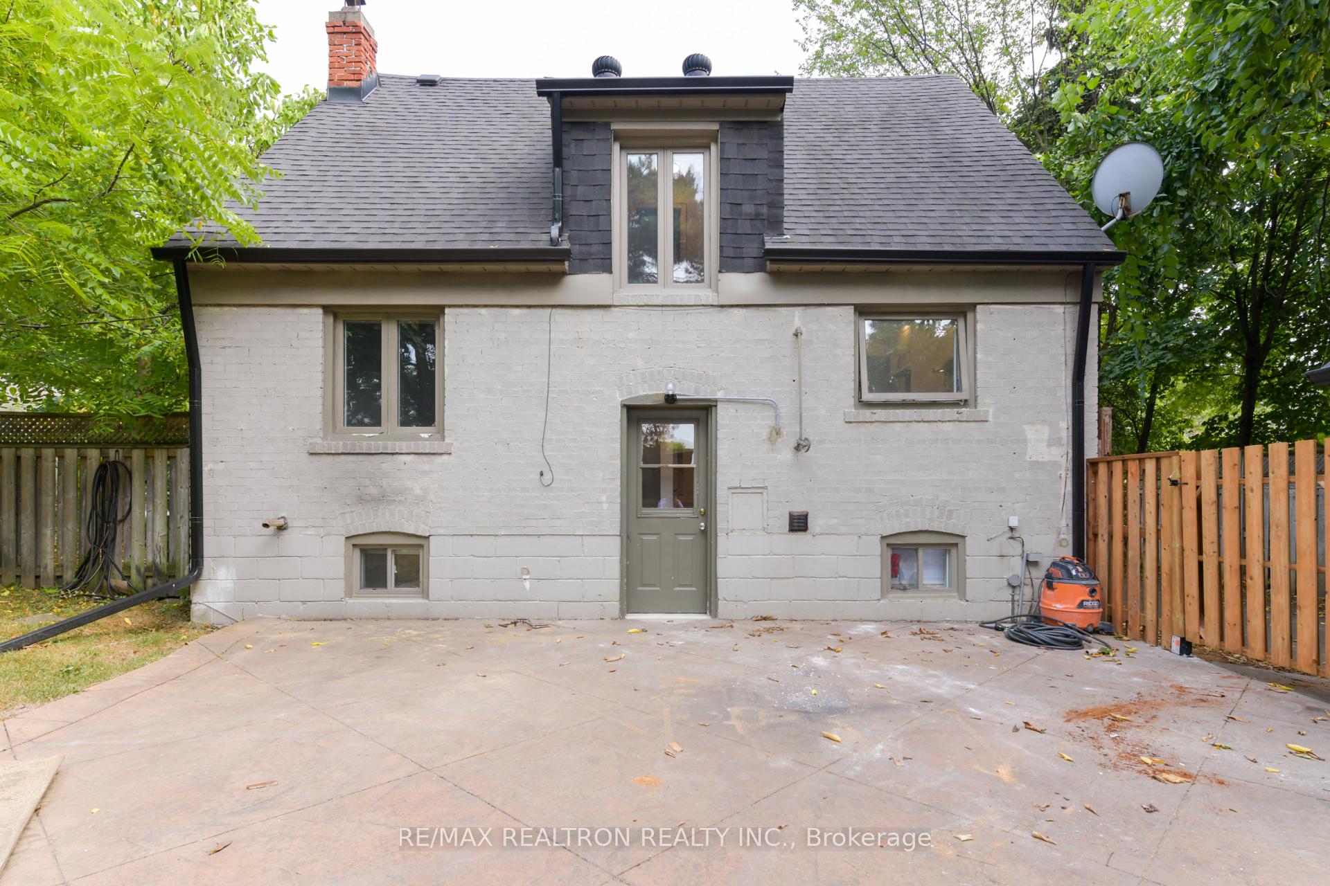 Photo 6 of 150 Upper Canada Drive, North York, St. Andrew-Windfields — HOMEH