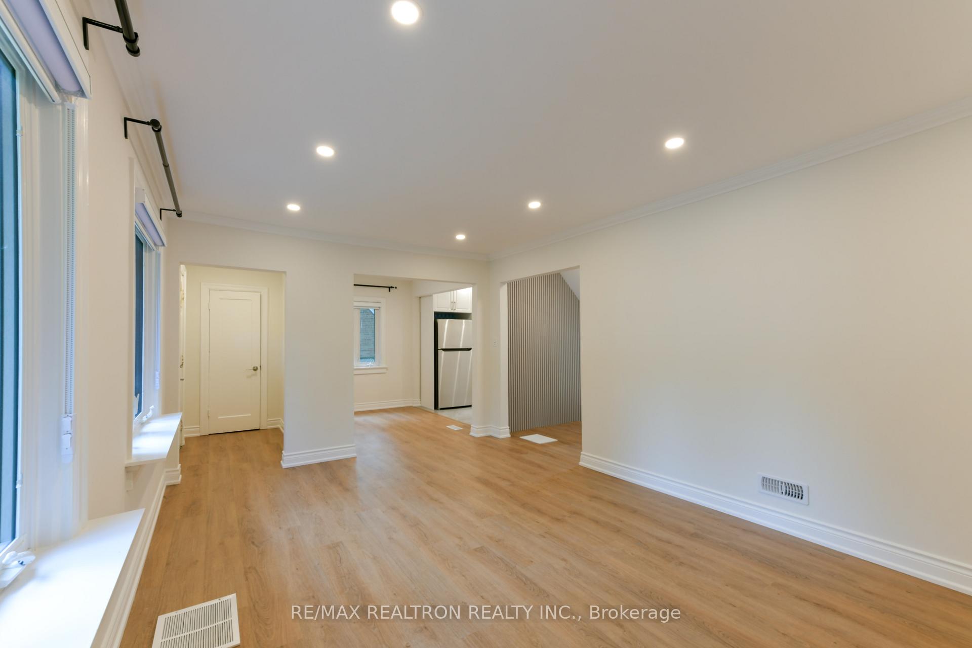 Photo 11 of 150 Upper Canada Drive, North York, St. Andrew-Windfields — HOMEH