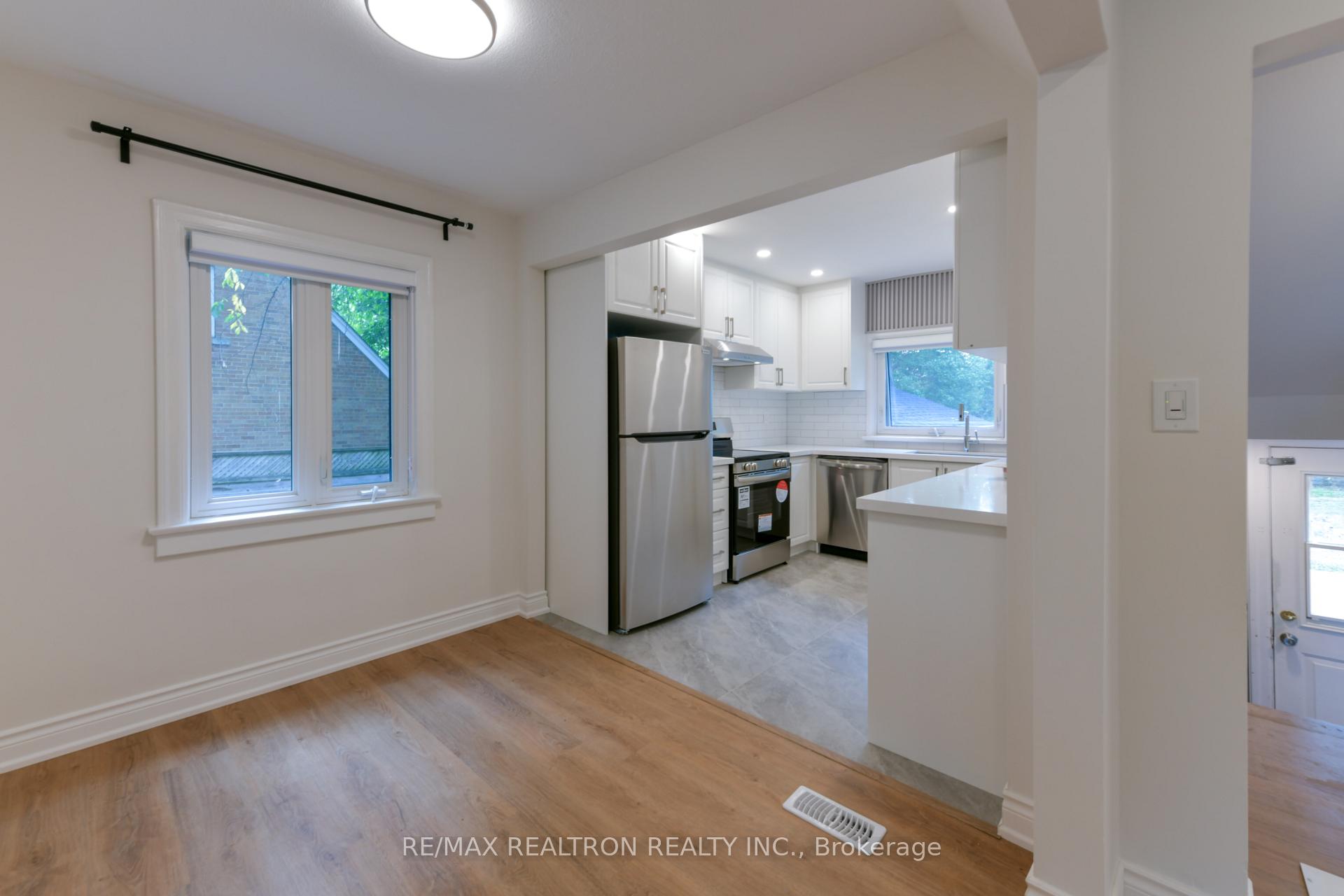 Photo 15 of 150 Upper Canada Drive, North York, St. Andrew-Windfields — HOMEH