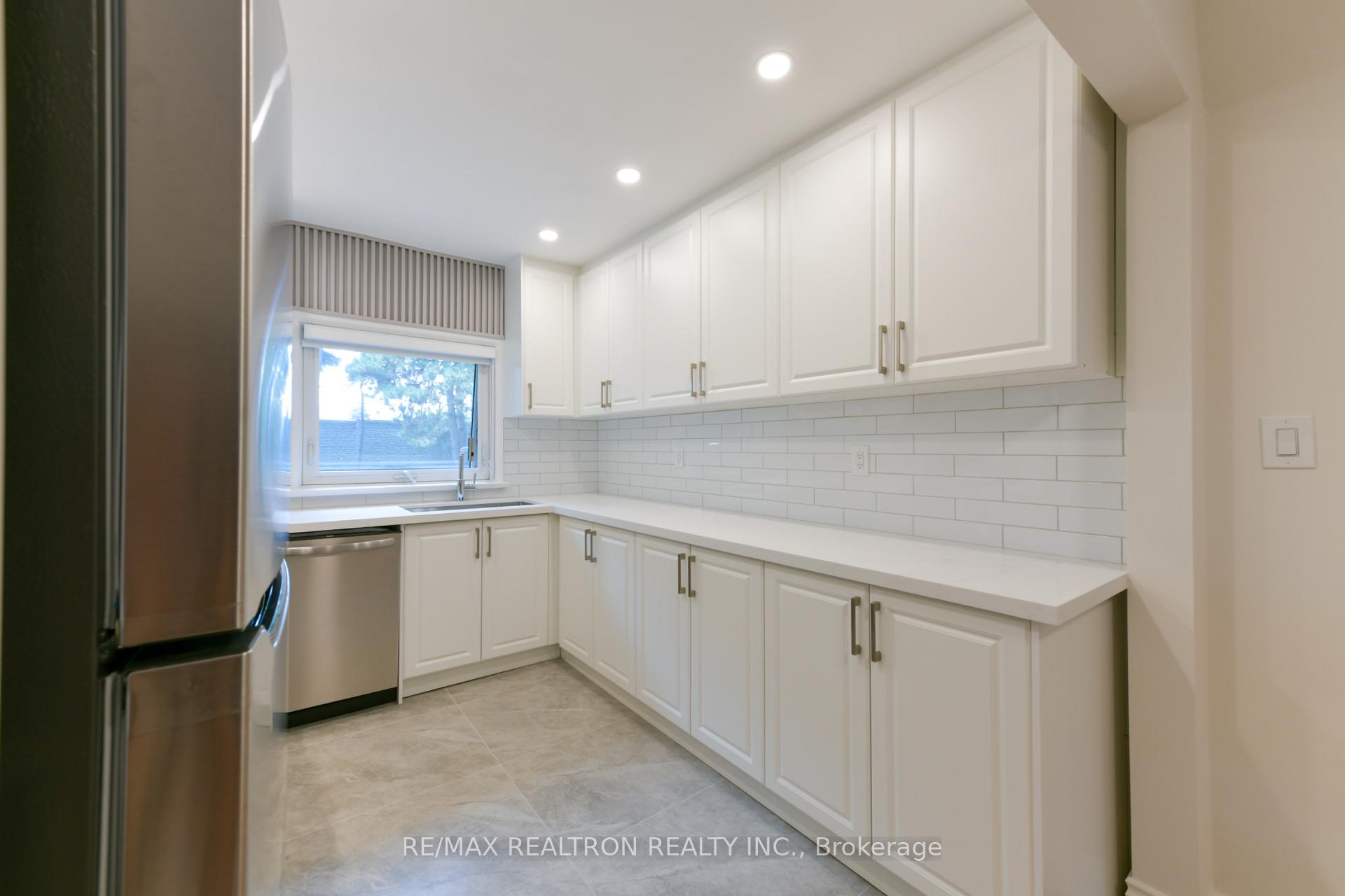 Photo 18 of 150 Upper Canada Drive, North York, St. Andrew-Windfields — HOMEH