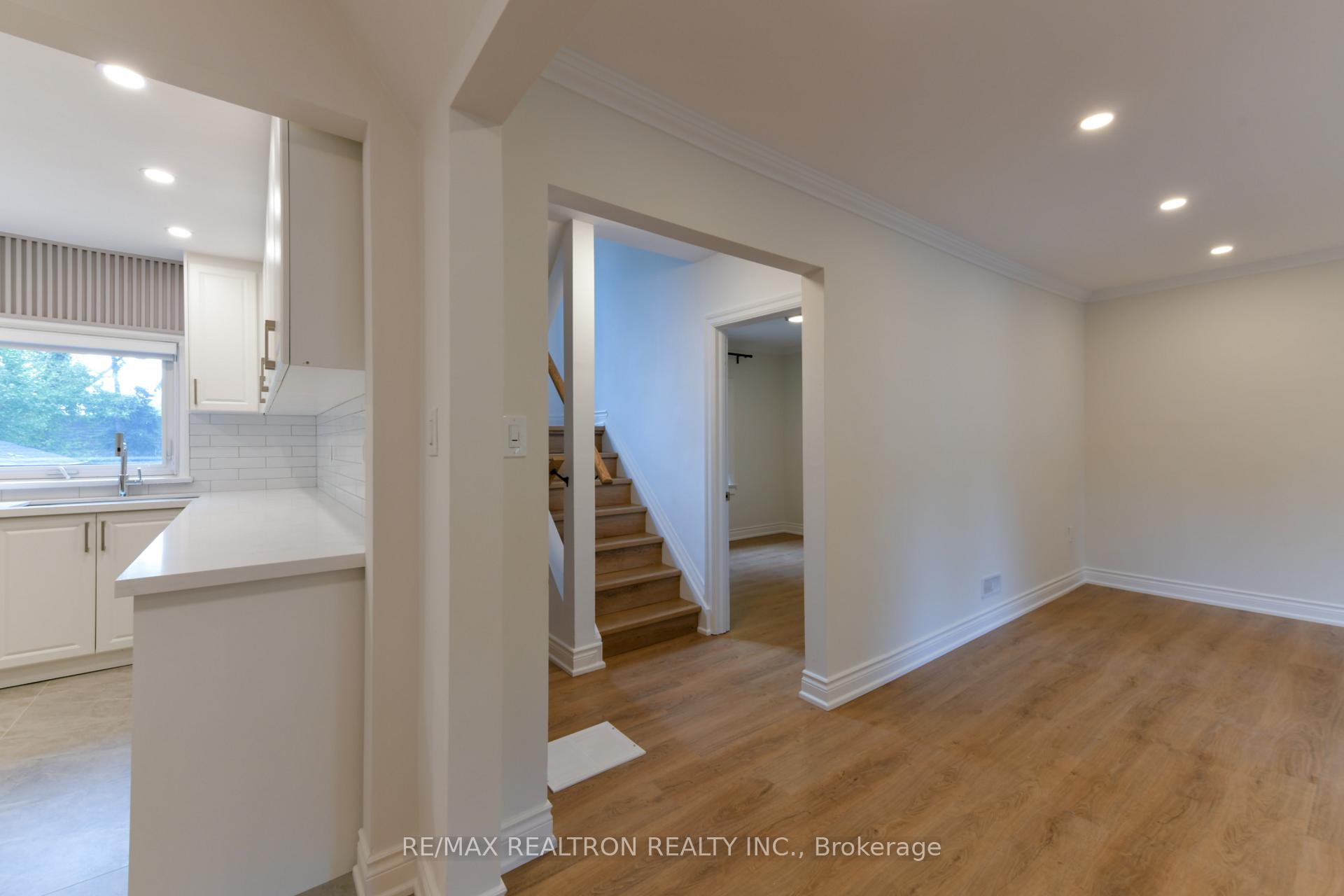 Photo 21 of 150 Upper Canada Drive, North York, St. Andrew-Windfields — HOMEH