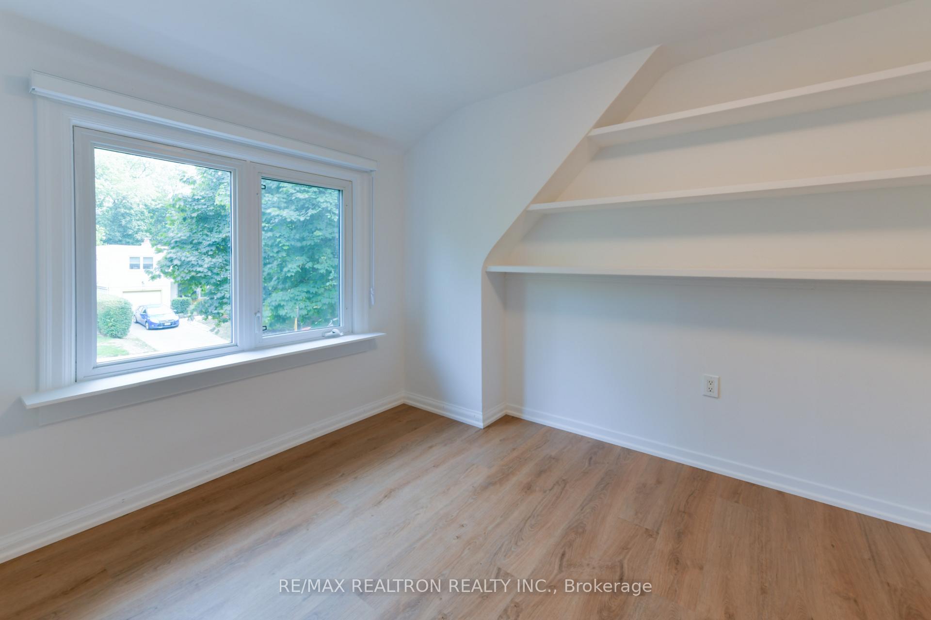 Photo 34 of 150 Upper Canada Drive, North York, St. Andrew-Windfields — HOMEH