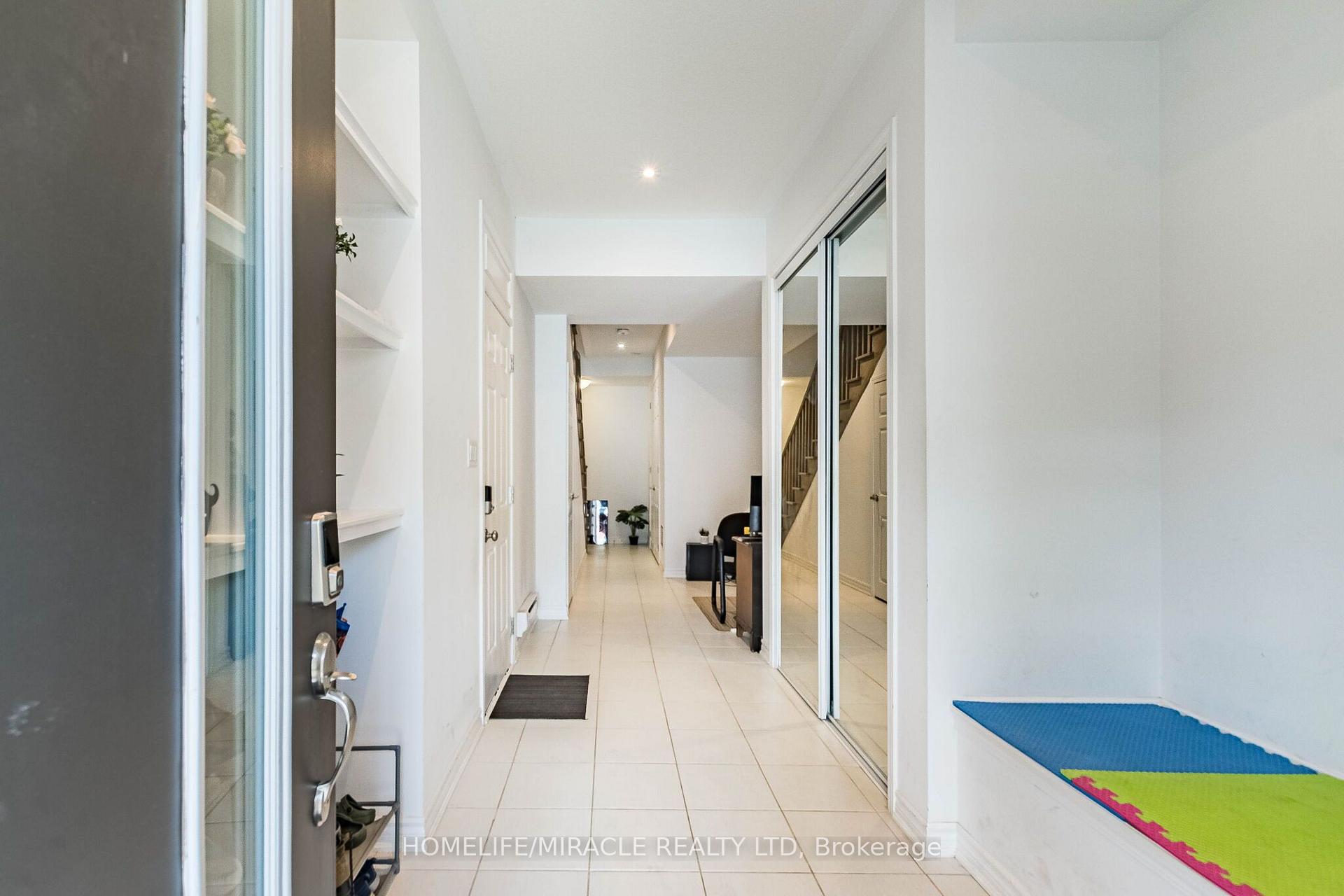 Photo 3 of 25 Keppel Circle, Brampton, Northwest Brampton — HOMEH