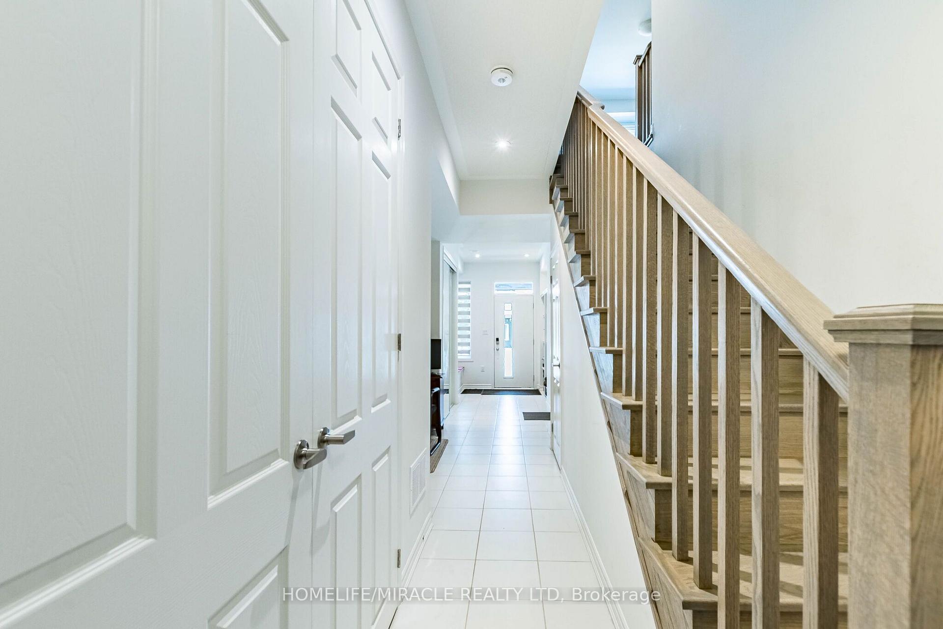 Photo 4 of 25 Keppel Circle, Brampton, Northwest Brampton — HOMEH