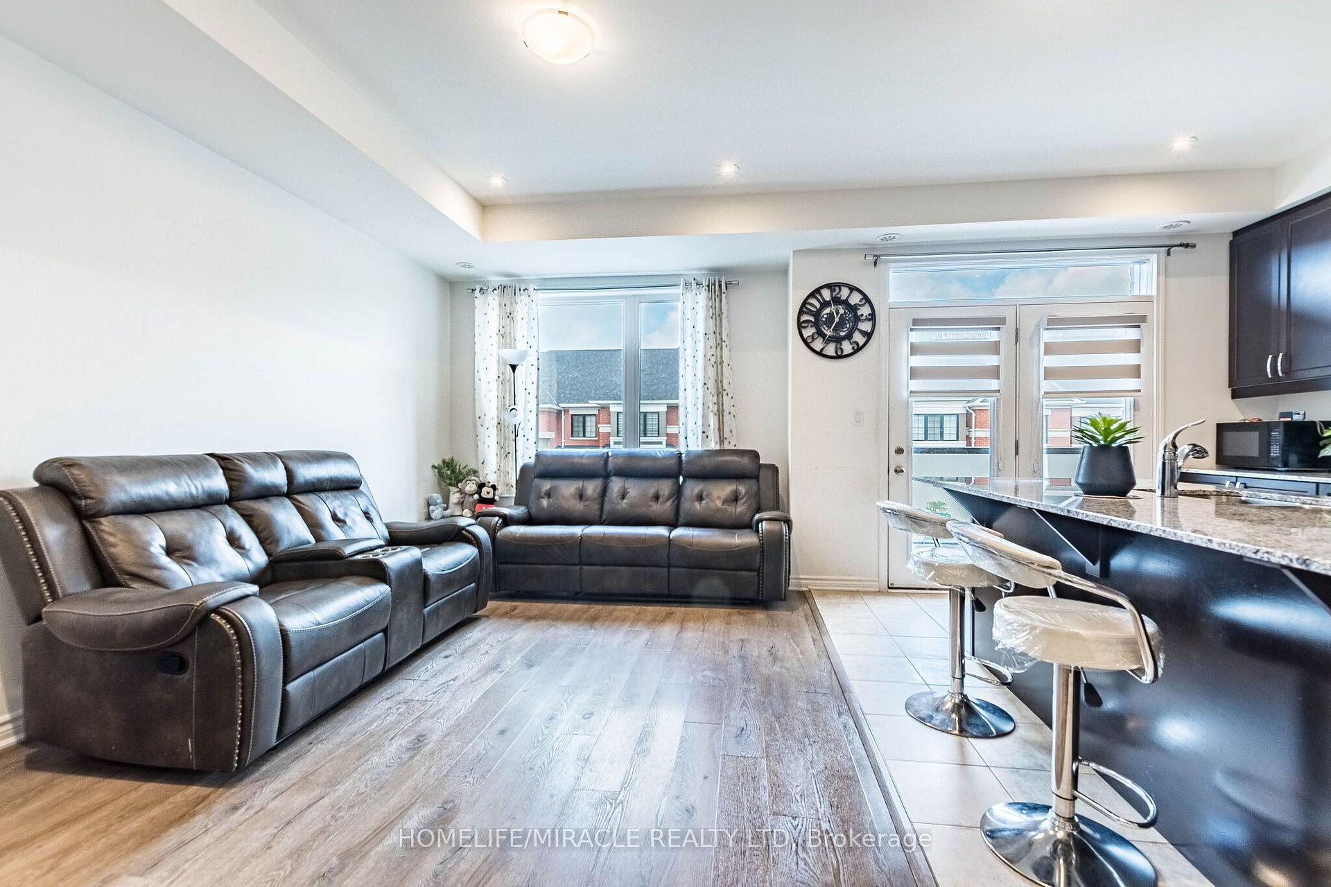 Photo 5 of 25 Keppel Circle, Brampton, Northwest Brampton — HOMEH