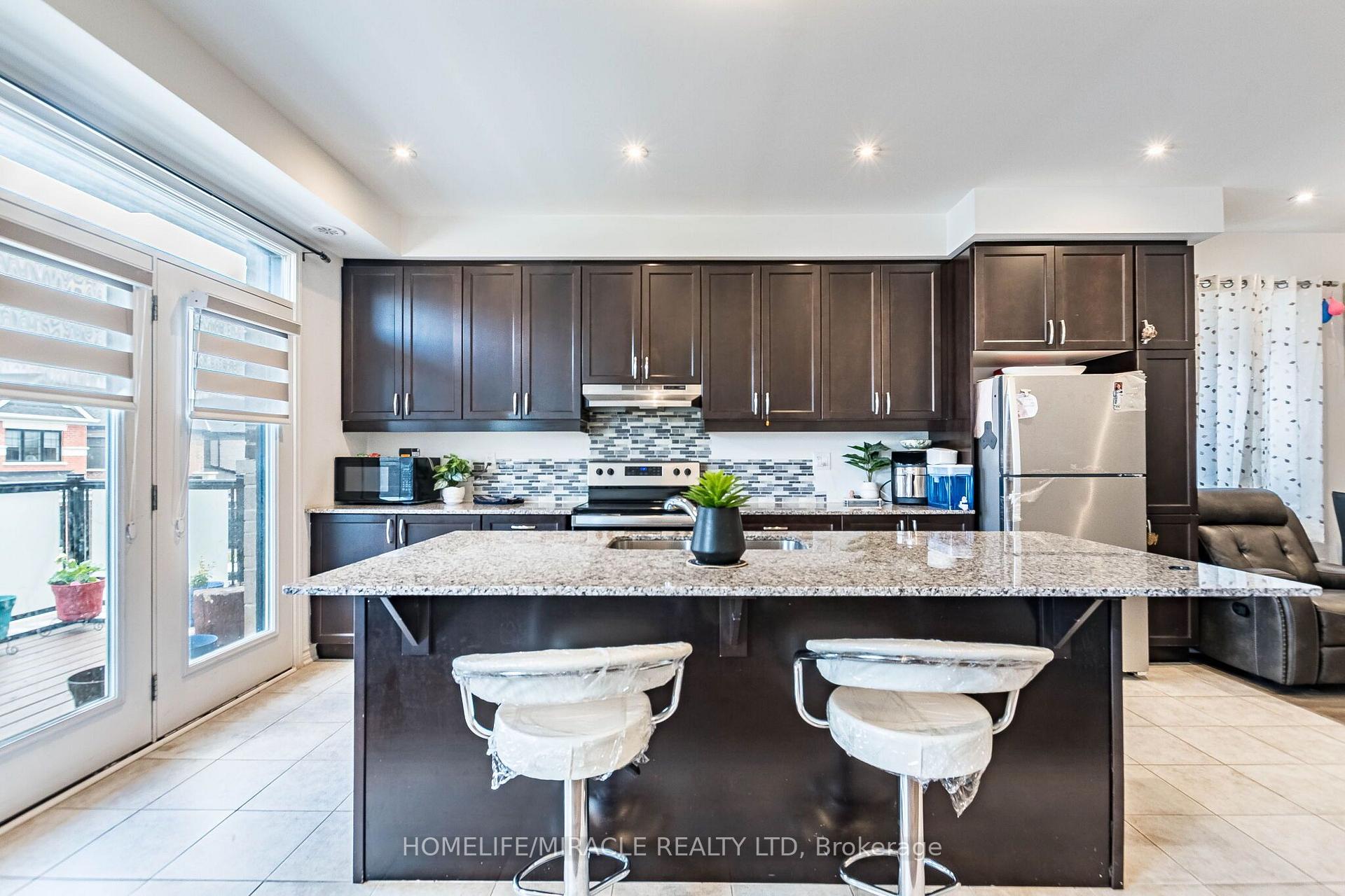 Photo 6 of 25 Keppel Circle, Brampton, Northwest Brampton — HOMEH