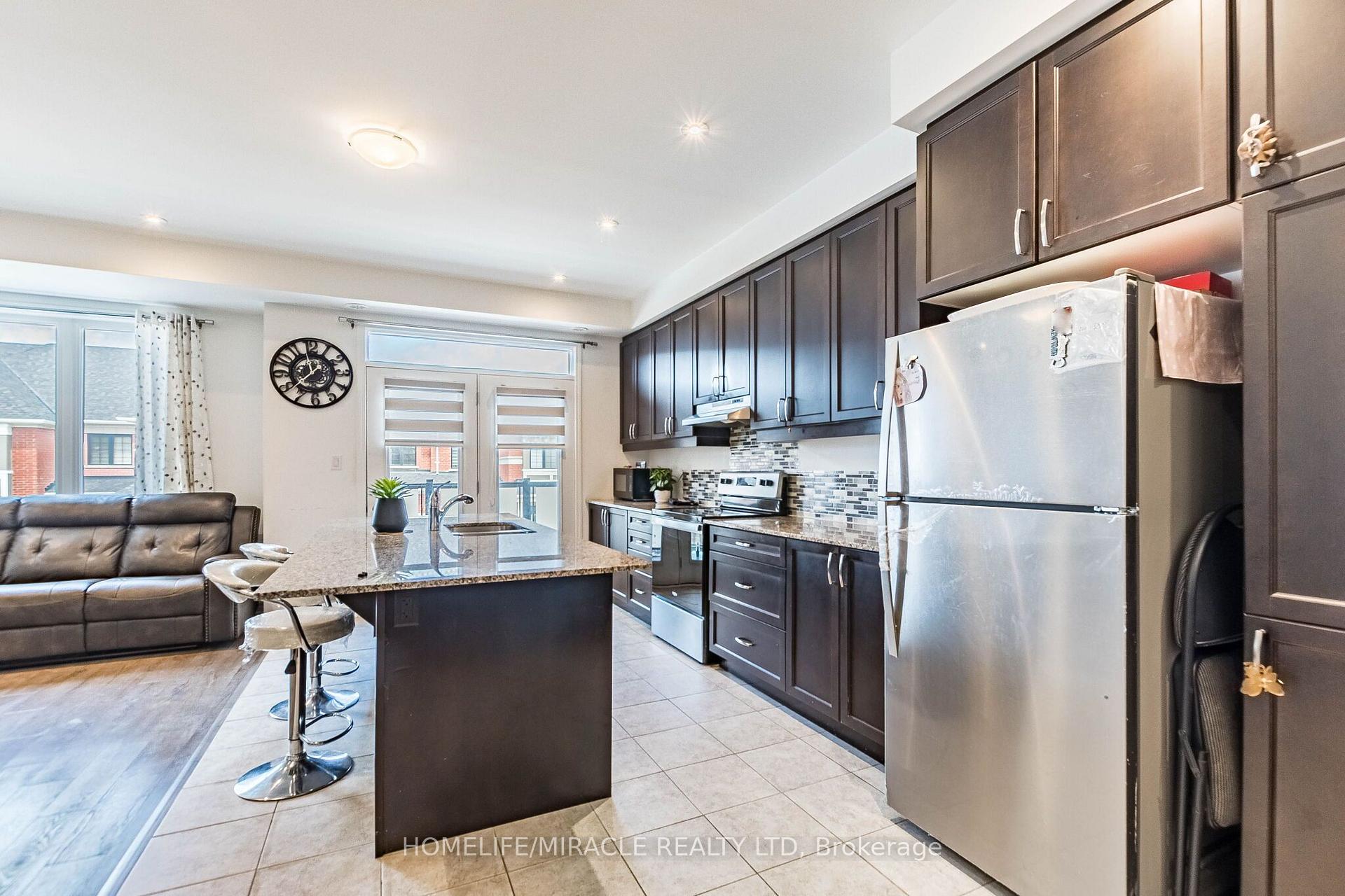 Photo 7 of 25 Keppel Circle, Brampton, Northwest Brampton — HOMEH