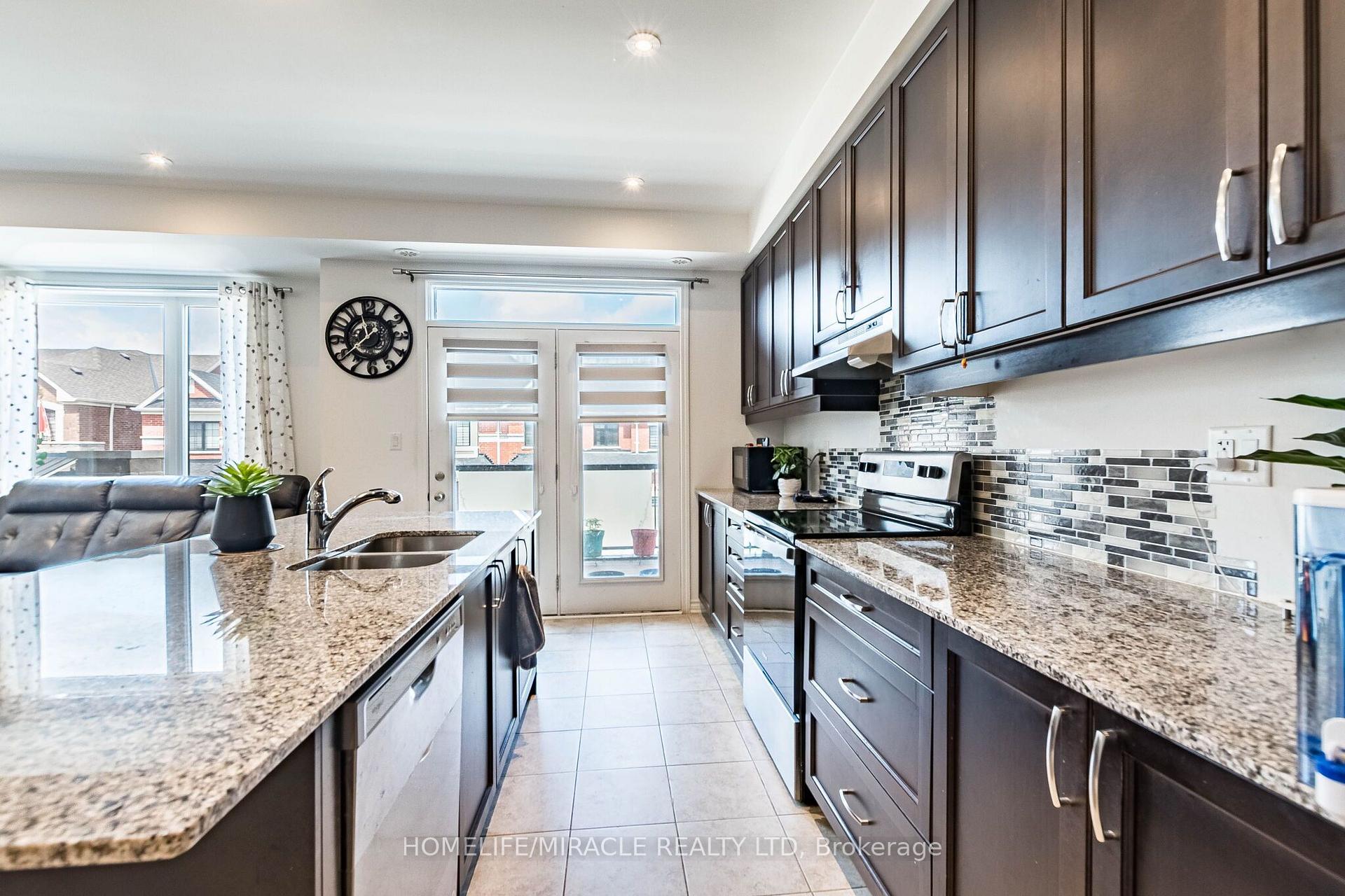 Photo 8 of 25 Keppel Circle, Brampton, Northwest Brampton — HOMEH