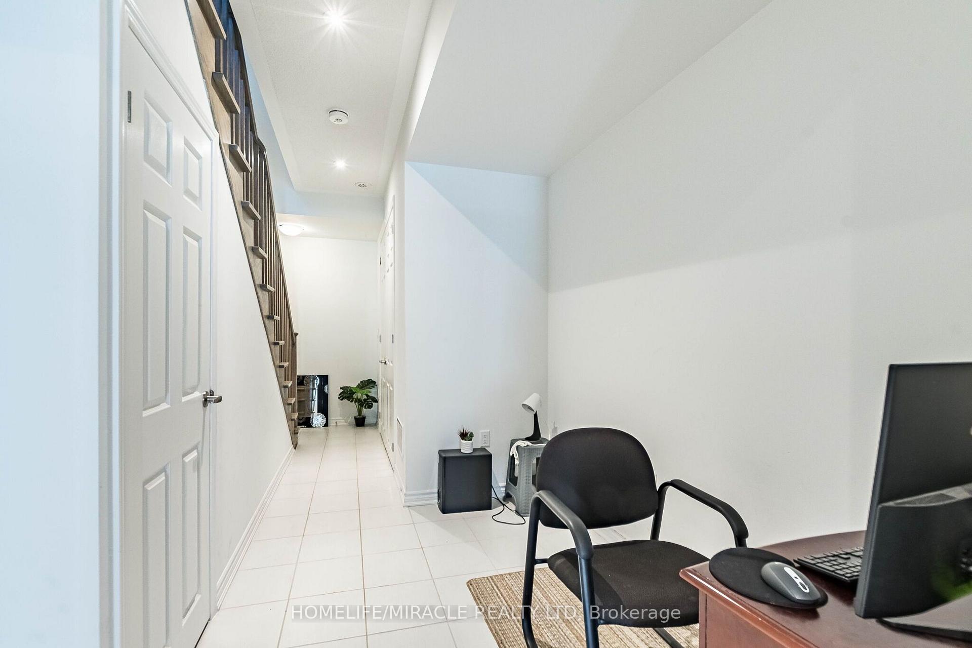 Photo 10 of 25 Keppel Circle, Brampton, Northwest Brampton — HOMEH