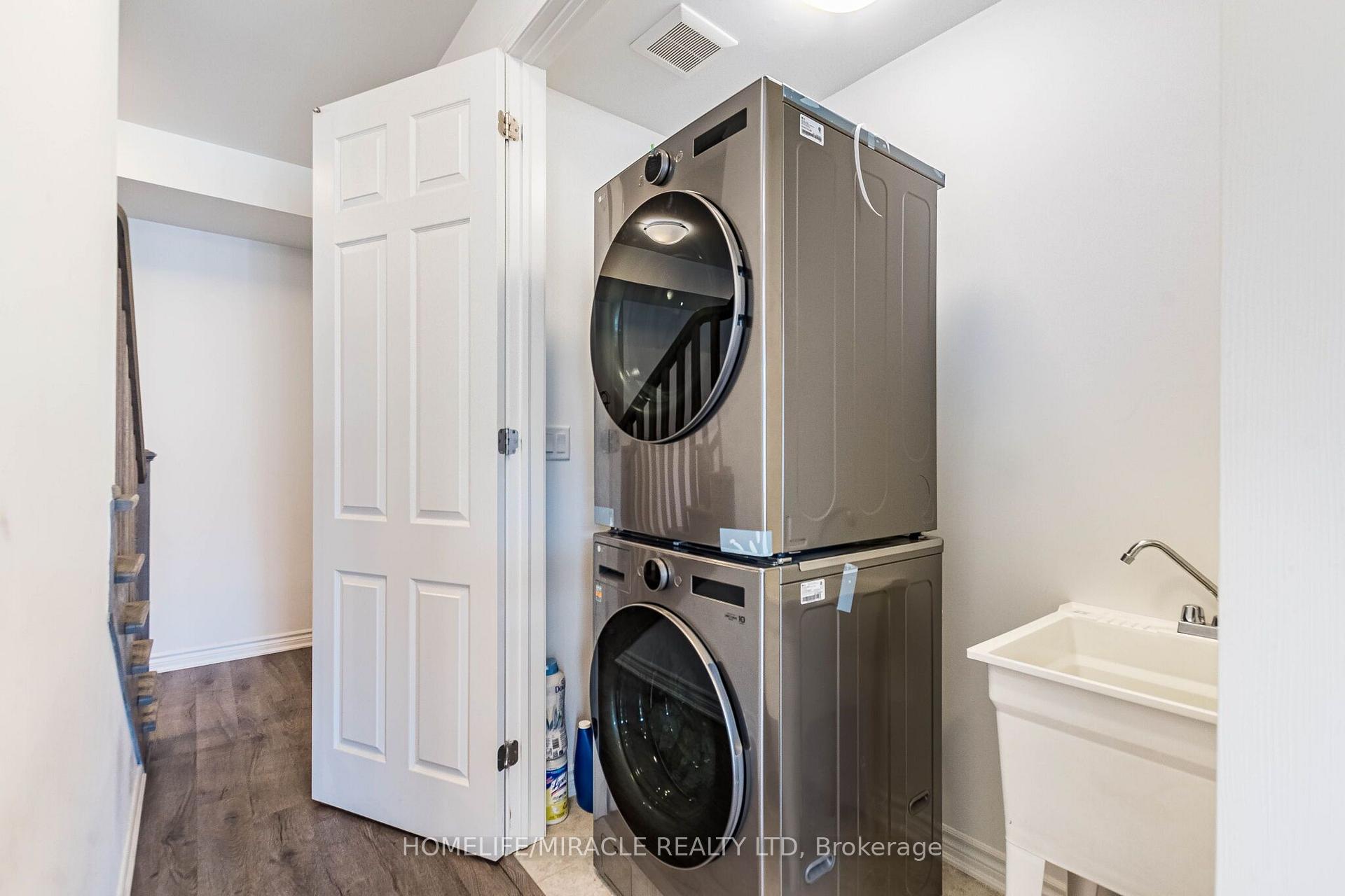 Photo 16 of 25 Keppel Circle, Brampton, Northwest Brampton — HOMEH