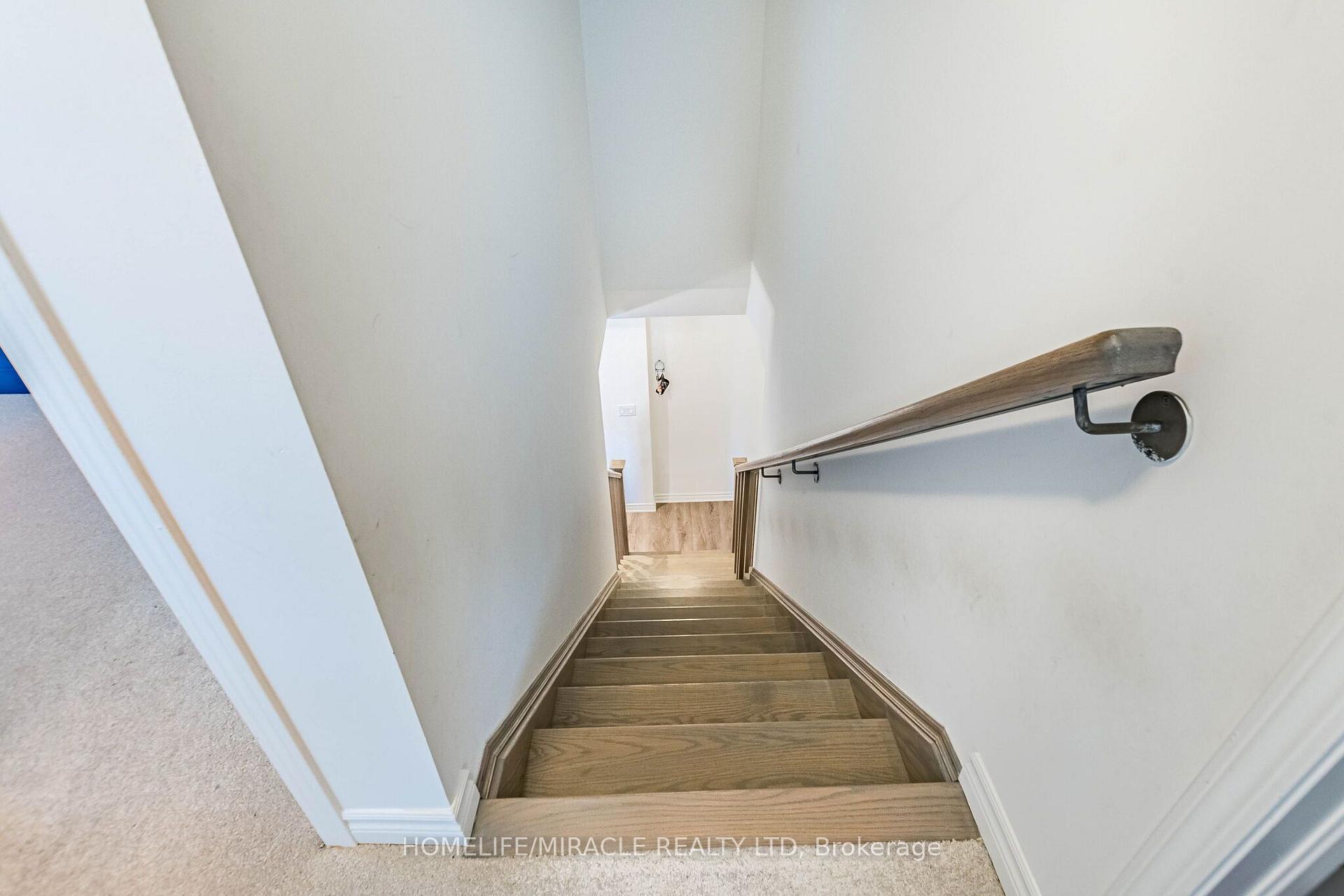 Photo 17 of 25 Keppel Circle, Brampton, Northwest Brampton — HOMEH
