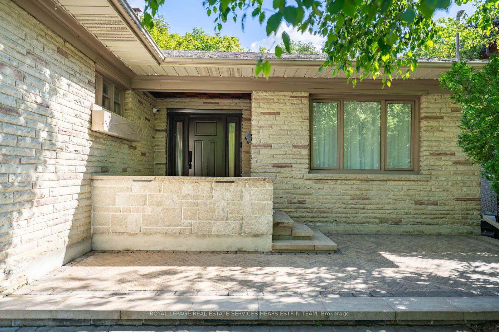 Photo 3 of 38 Killdeer Crescent, Toronto, Leaside — HOMEH