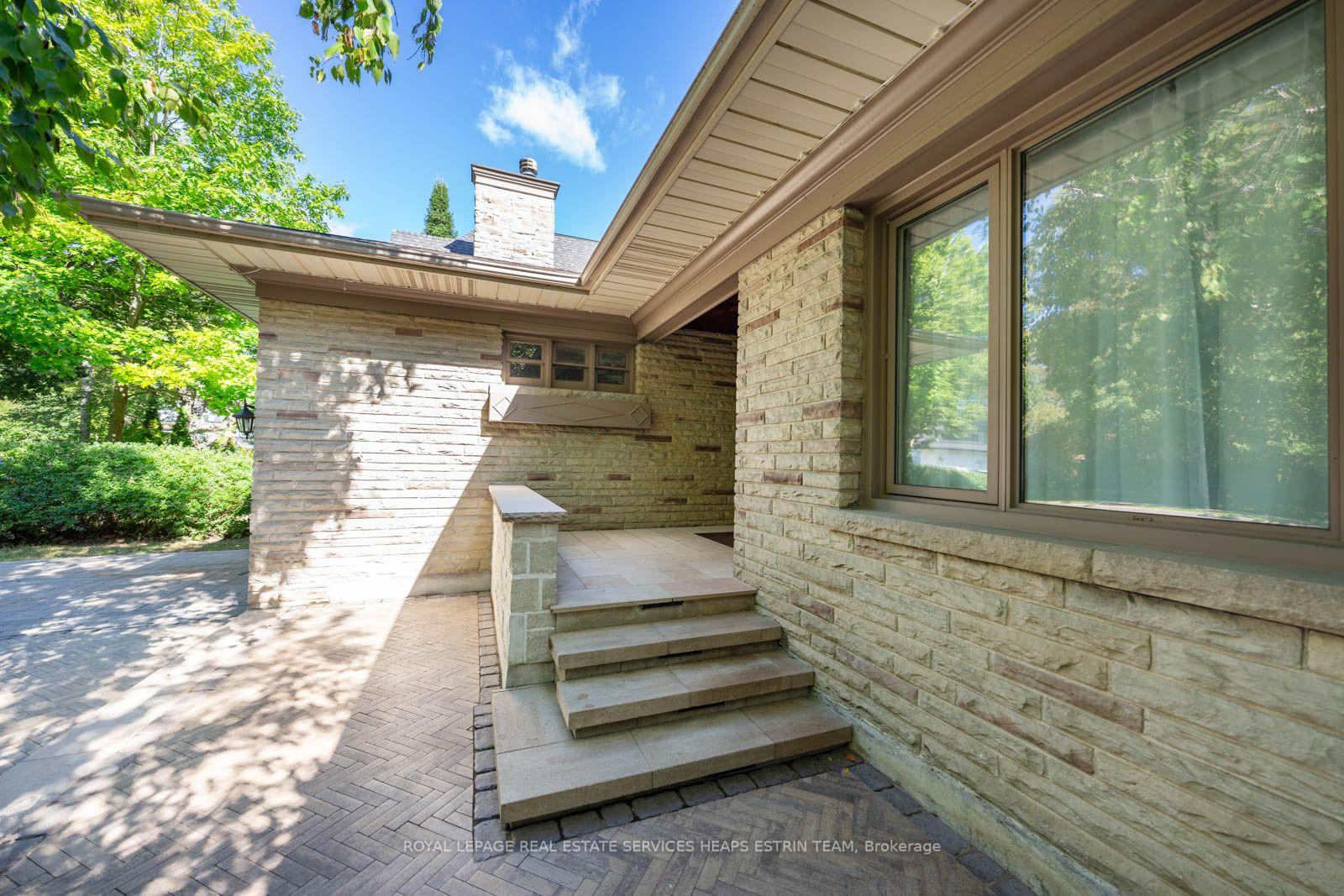 Photo 4 of 38 Killdeer Crescent, Toronto, Leaside — HOMEH