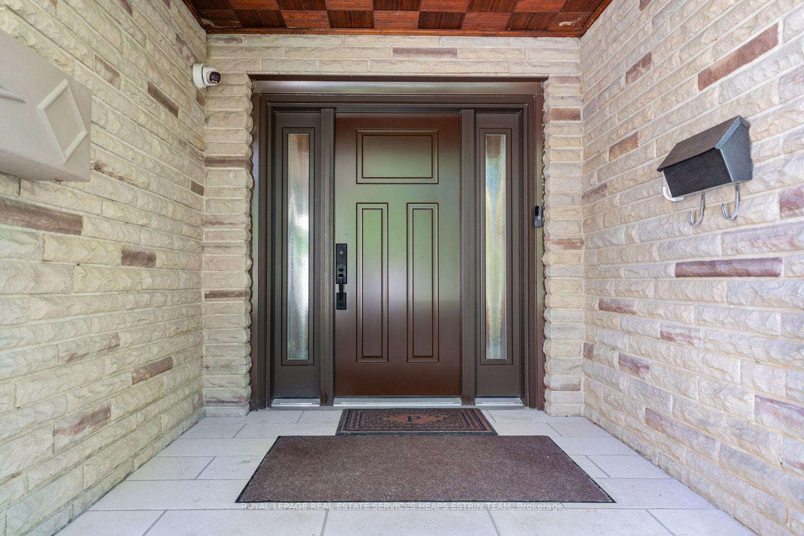 Photo 5 of 38 Killdeer Crescent, Toronto, Leaside — HOMEH