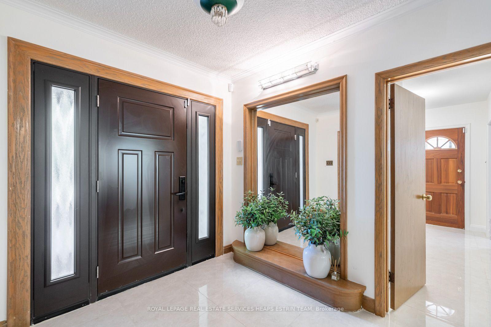 Photo 6 of 38 Killdeer Crescent, Toronto, Leaside — HOMEH