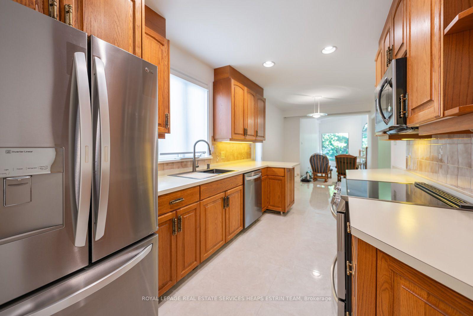 Photo 15 of 38 Killdeer Crescent, Toronto, Leaside — HOMEH