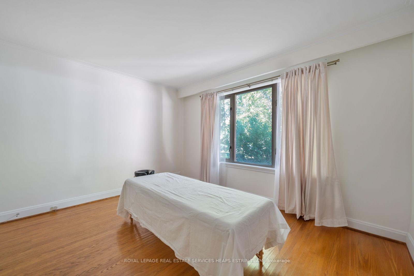Photo 21 of 38 Killdeer Crescent, Toronto, Leaside — HOMEH