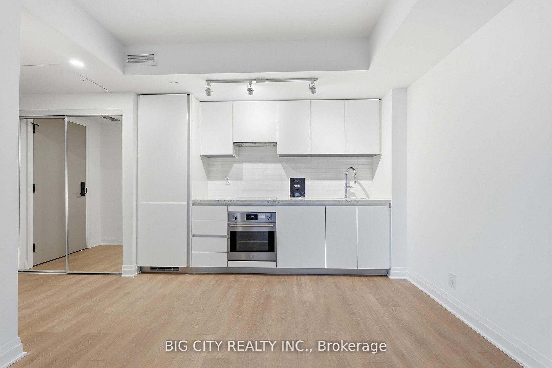 Photo 3 of Unit 1006, 25 Frederick Todd Way, Toronto, Thorncliffe Park — HOMEH