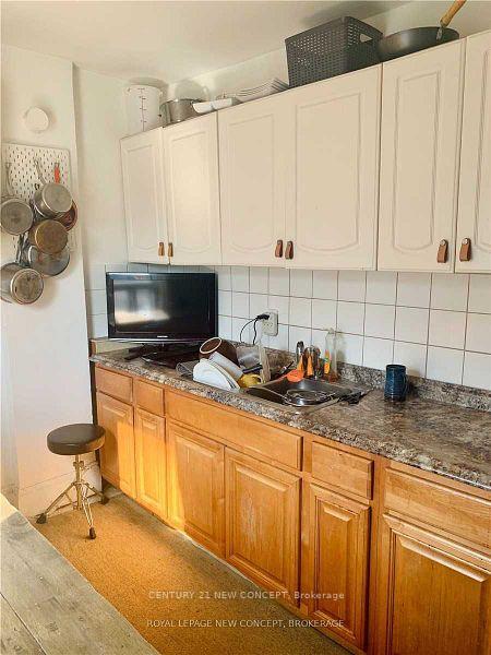 Photo 5 of Unit 2nd Fl, 68 Howard Park Avenue, Toronto, High Park-Swansea — HOMEH