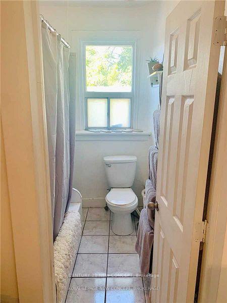 Photo 6 of Unit 2nd Fl, 68 Howard Park Avenue, Toronto, High Park-Swansea — HOMEH