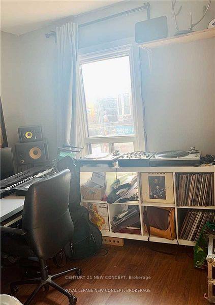 Photo 7 of Unit 2nd Fl, 68 Howard Park Avenue, Toronto, High Park-Swansea — HOMEH