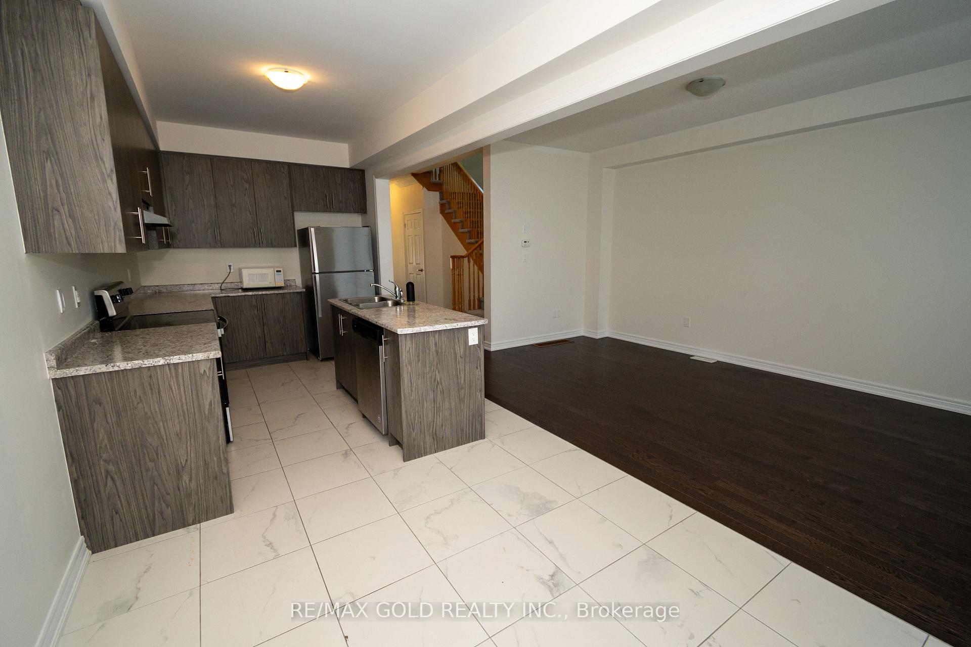 Photo 8 of Unit 1, 166 Deerpath Drive, Guelph, Willow West/Sugarbush/West Acres — HOMEH