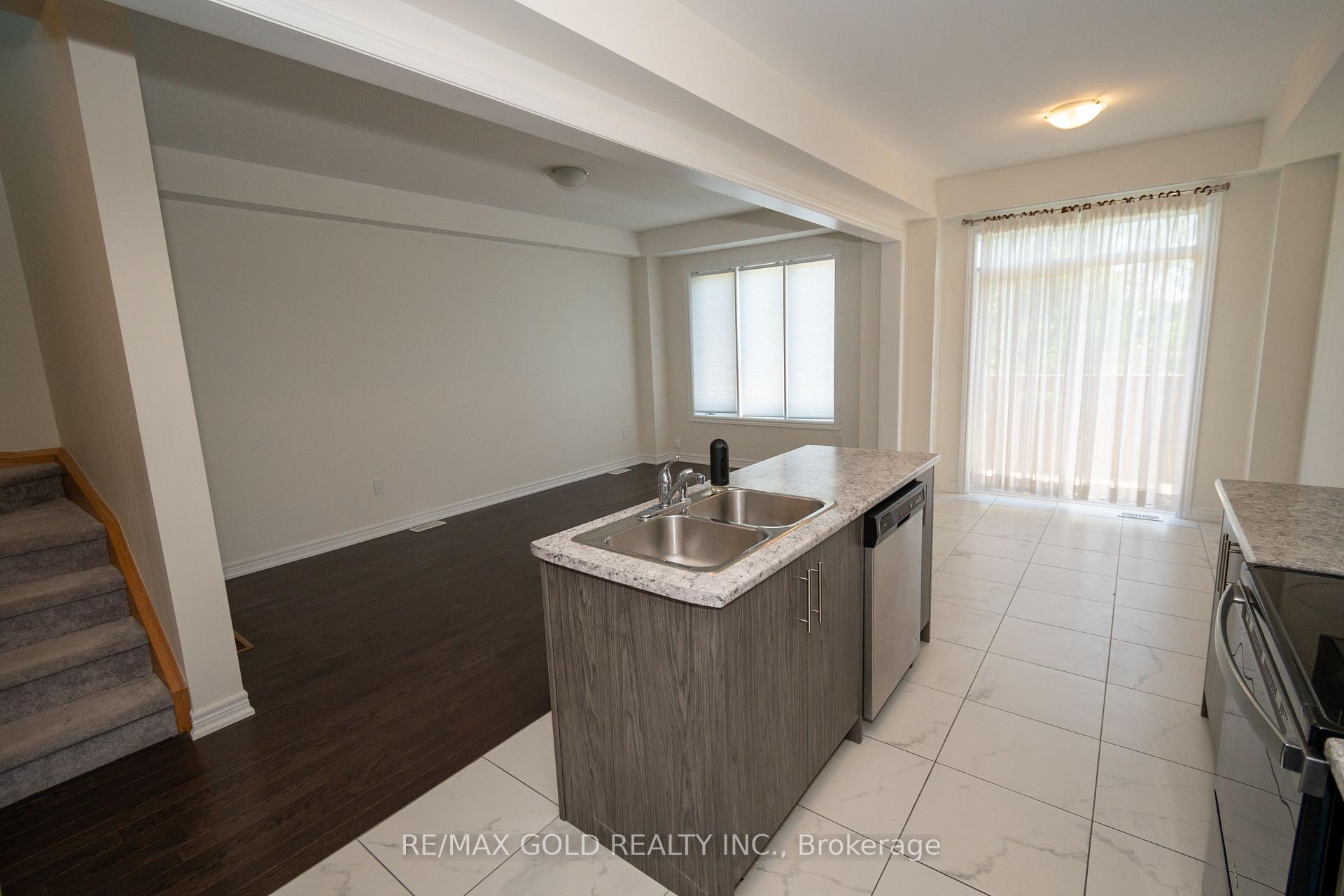 Photo 9 of Unit 1, 166 Deerpath Drive, Guelph, Willow West/Sugarbush/West Acres — HOMEH