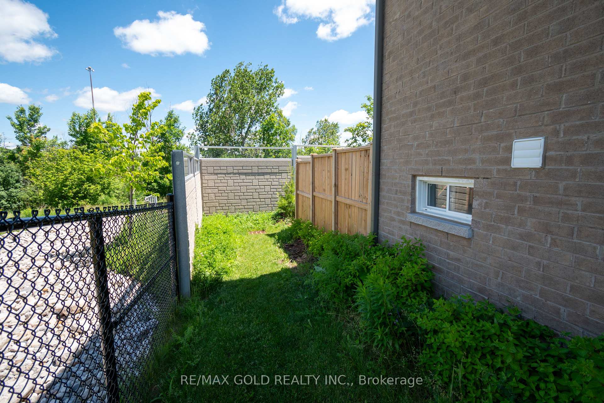 Photo 39 of Unit 1, 166 Deerpath Drive, Guelph, Willow West/Sugarbush/West Acres — HOMEH